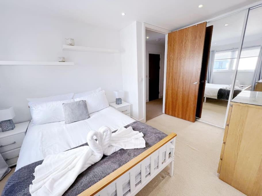 Stylish Seaview One-Bedroom Apt 斯旺西 外观 照片