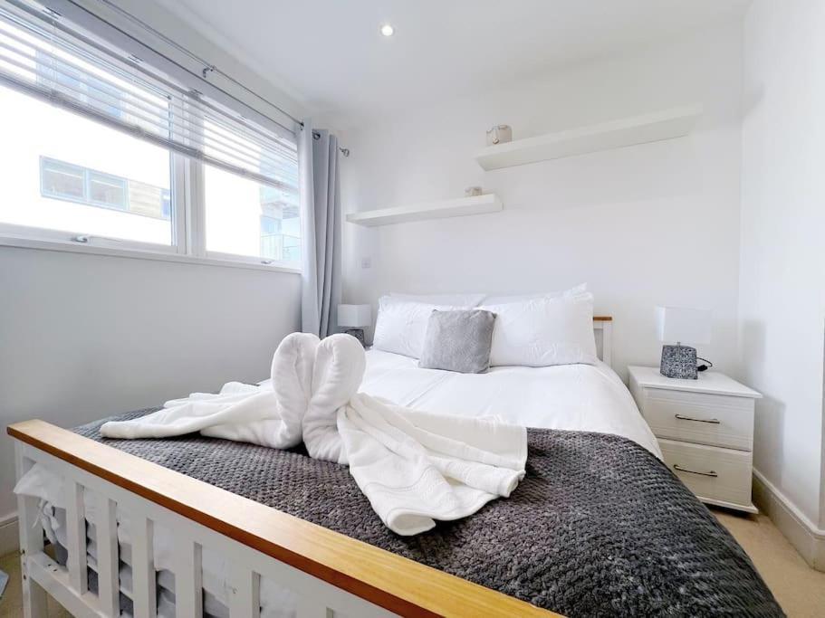 Stylish Seaview One-Bedroom Apt 斯旺西 外观 照片