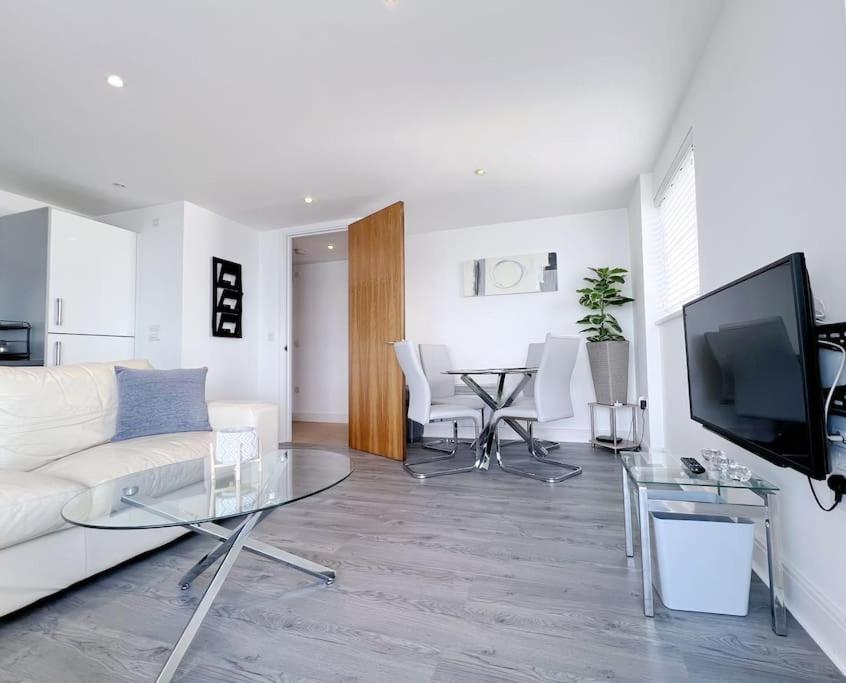Stylish Seaview One-Bedroom Apt 斯旺西 外观 照片