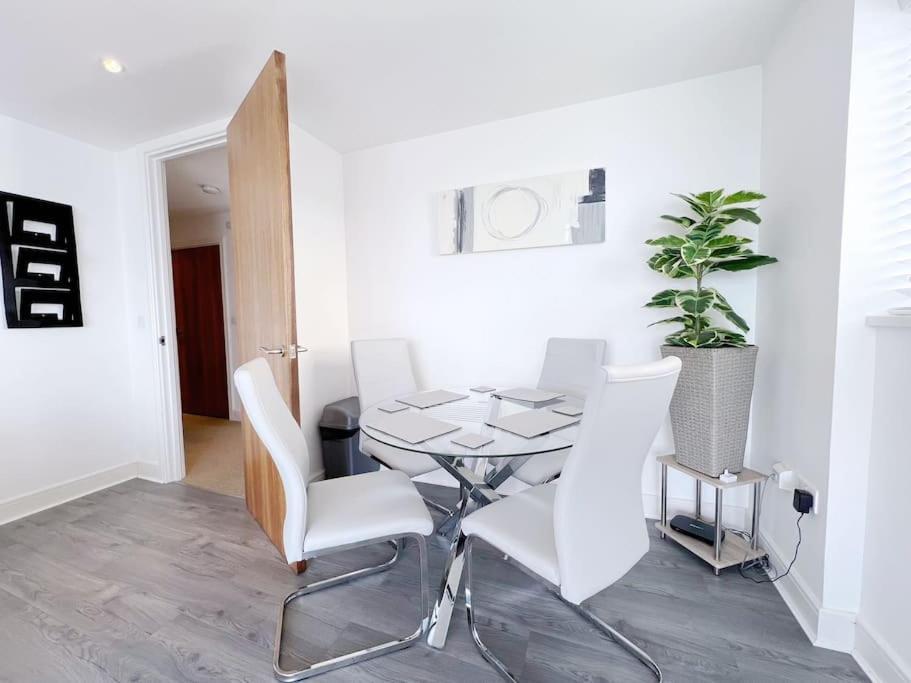Stylish Seaview One-Bedroom Apt 斯旺西 外观 照片