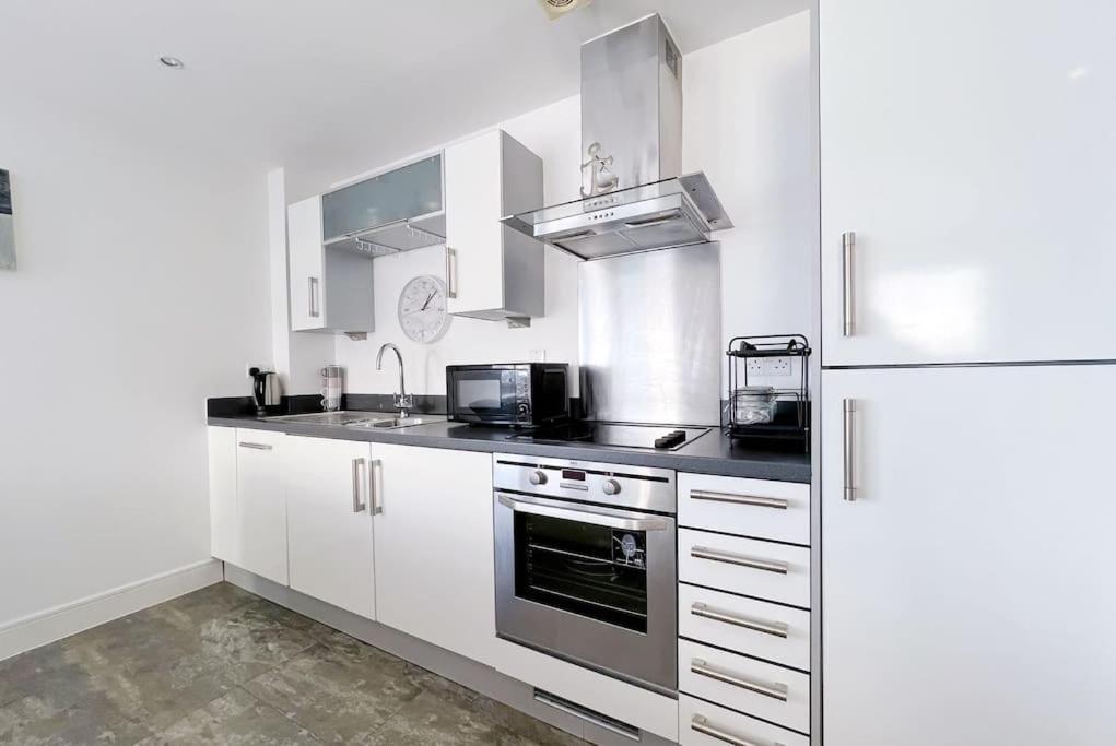 Stylish Seaview One-Bedroom Apt 斯旺西 外观 照片