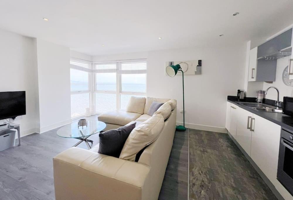 Stylish Seaview One-Bedroom Apt 斯旺西 外观 照片